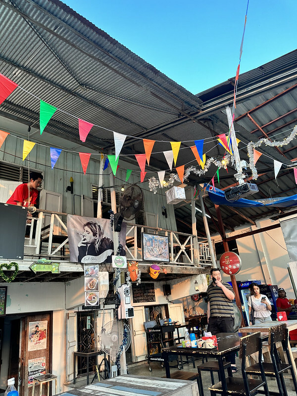 【亞洲，泰國，曼谷】 TeawKorTeawRimnam（ร้านเตี๋ยว ก็ เตี๋ยว ริมน้ำ），地方法院旁巷弄間的面河的美味