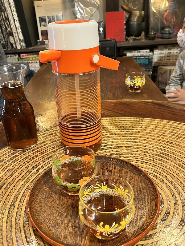 【日本，關西，大阪】跟著日本友人吃，來到經濟實惠的可愛小店「結音茶舗」。（大阪美食）