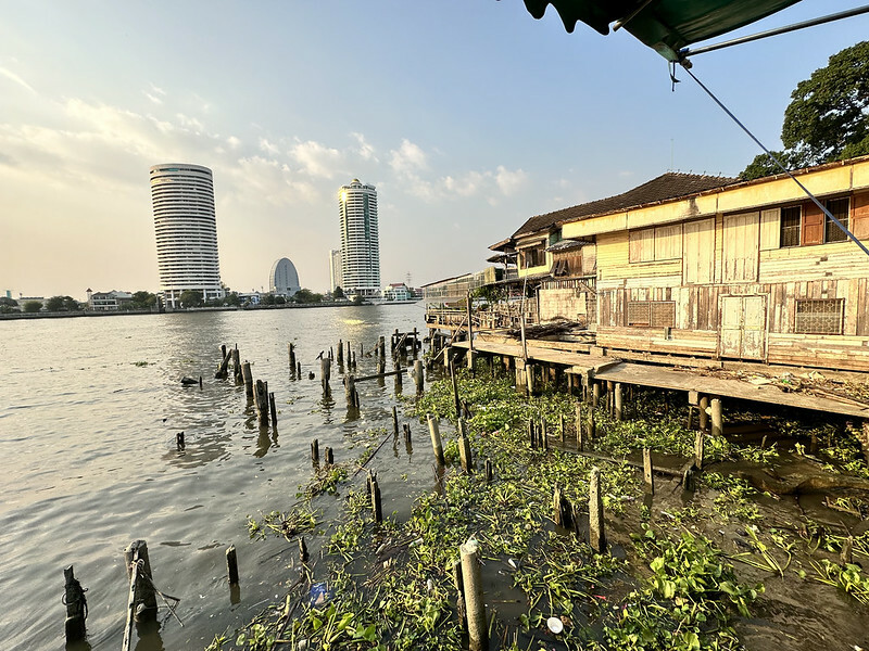 【亞洲，泰國，曼谷】 TeawKorTeawRimnam（ร้านเตี๋ยว ก็ เตี๋ยว ริมน้ำ），地方法院旁巷弄間的面河的美味
