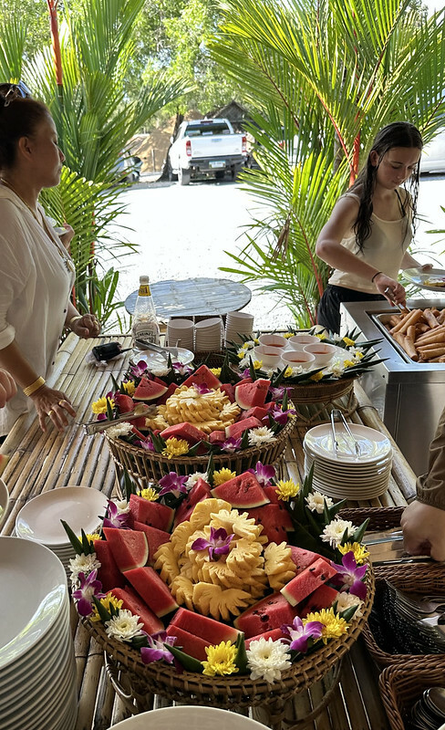 【亞洲，泰國，普吉島】在普吉島大象叢林保護區Green Elephant Sanctuary Park Phuket 餵食大象，跟大象洗