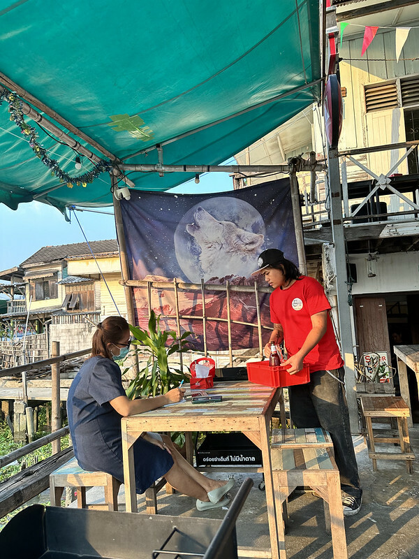 【亞洲，泰國，曼谷】 TeawKorTeawRimnam（ร้านเตี๋ยว ก็ เตี๋ยว ริมน้ำ），地方法院旁巷弄間的面河的美味
