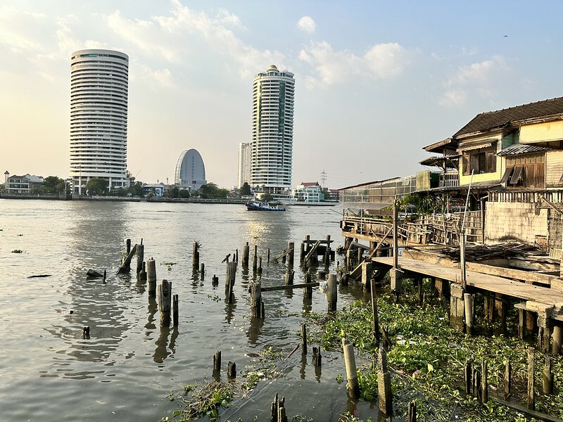 【亞洲，泰國，曼谷】 TeawKorTeawRimnam（ร้านเตี๋ยว ก็ เตี๋ยว ริมน้ำ），地方法院旁巷弄間的面河的美味