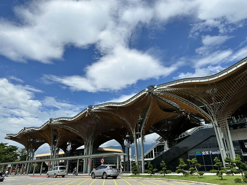 【台灣，花蓮】台灣好行縱谷花蓮線郵輪式公車玩花蓮；搭公車遊：慶修院、鯉魚潭、花蓮觀光糖廠、雲山水、松