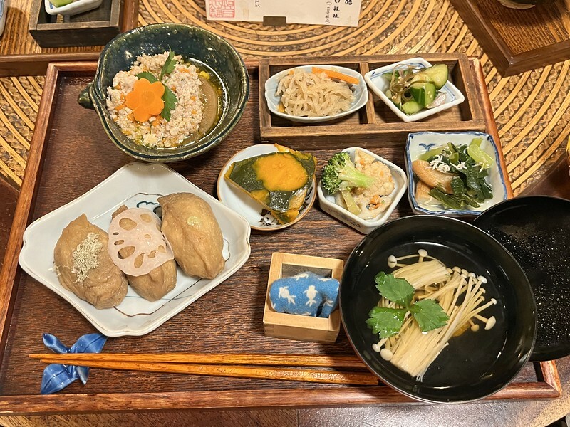 【日本，關西，大阪】跟著日本友人吃，來到經濟實惠的可愛小店「結音茶舗」。（大阪美食）