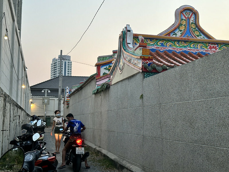 【亞洲，泰國，曼谷】 TeawKorTeawRimnam（ร้านเตี๋ยว ก็ เตี๋ยว ริมน้ำ），地方法院旁巷弄間的面河的美味