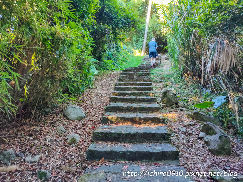 【台北景點】北投‧中正山親山步道‧賞夕陽‧百萬夜景│中正山觀景台無敵視野│中正山停車場‧十八份‧登山路打印