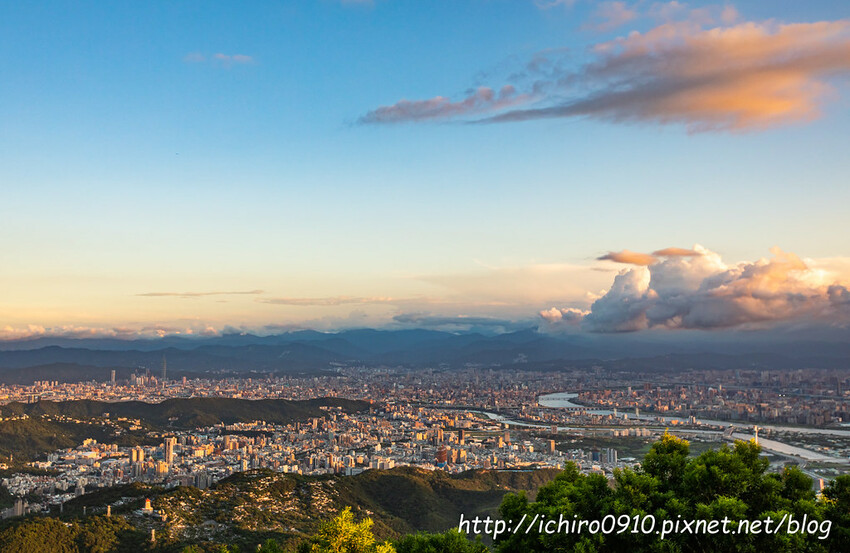 【台北景點】北投‧中正山親山步道‧賞夕陽‧百萬夜景│中正山觀景台無敵視野│中正山停車場‧十八份‧登山路打印