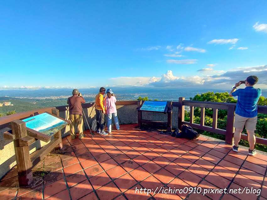 【台北景點】北投‧中正山親山步道‧賞夕陽‧百萬夜景│中正山觀景台無敵視野│中正山停車場‧十八份‧登山路打印