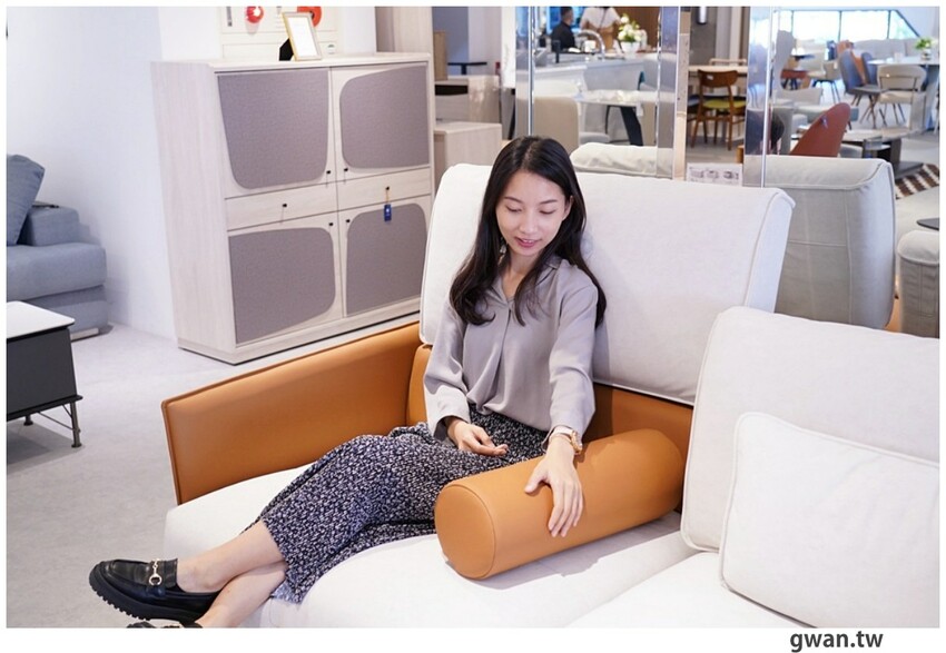 台中獨棟超美家具店，據說天王家裡也有同款沙發，除了好停車還有免費下午茶！