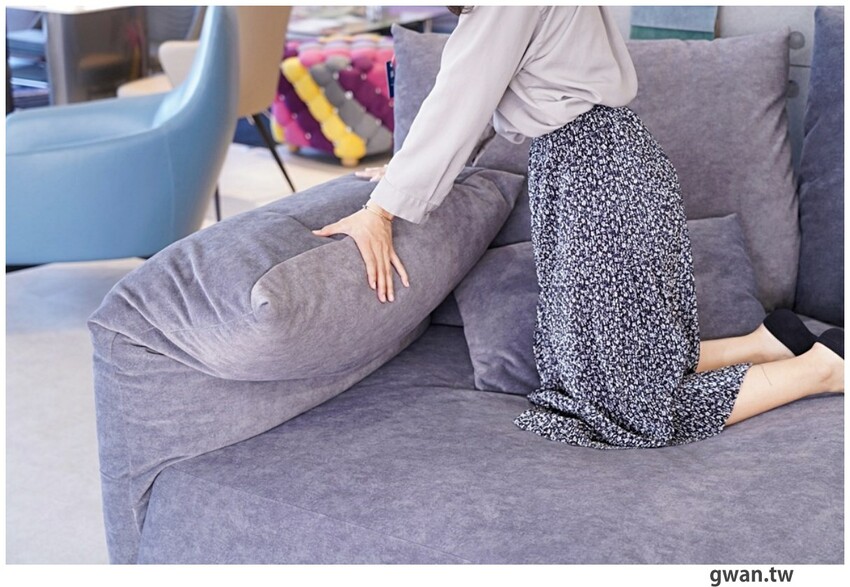 台中獨棟超美家具店，據說天王家裡也有同款沙發，除了好停車還有免費下午茶！