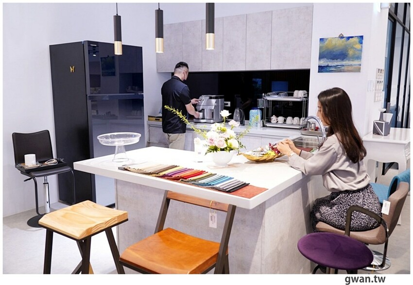 台中獨棟超美家具店，據說天王家裡也有同款沙發，除了好停車還有免費下午茶！