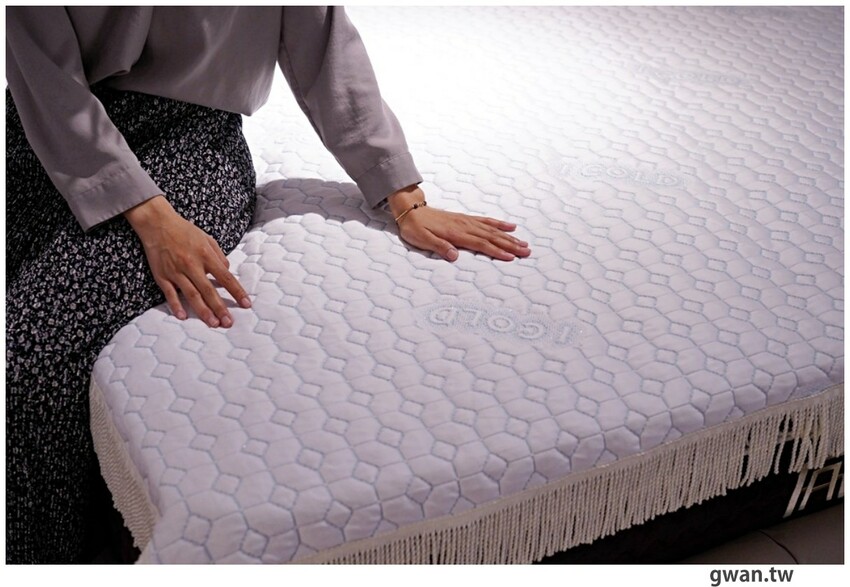 台中獨棟超美家具店，據說天王家裡也有同款沙發，除了好停車還有免費下午茶！