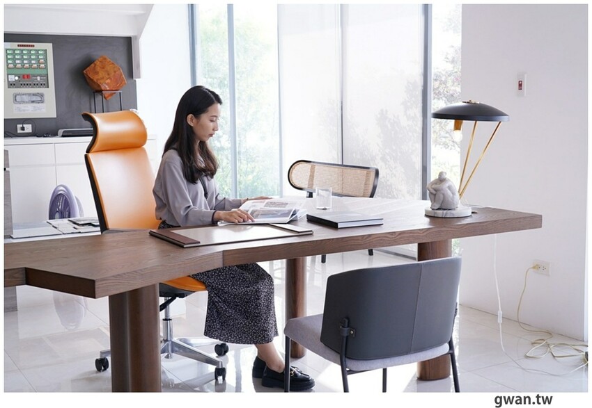 台中獨棟超美家具店，據說天王家裡也有同款沙發，除了好停車還有免費下午茶！