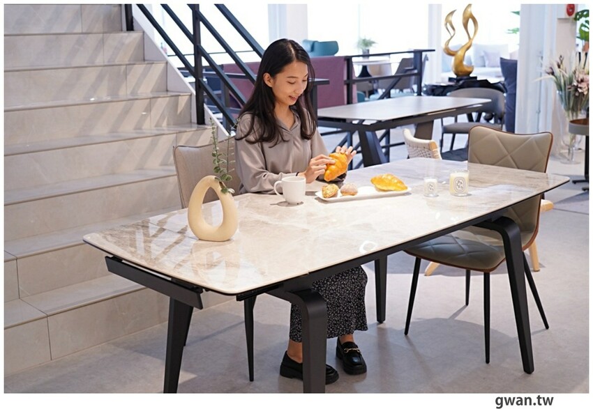 台中獨棟超美家具店，據說天王家裡也有同款沙發，除了好停車還有免費下午茶！