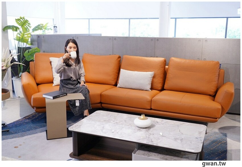 台中獨棟超美家具店，據說天王家裡也有同款沙發，除了好停車還有免費下午茶！