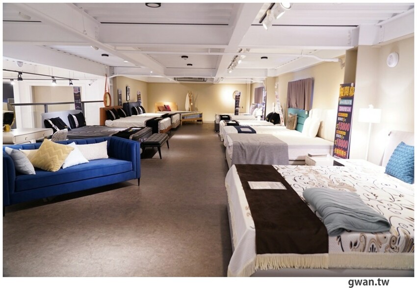 台中獨棟超美家具店，據說天王家裡也有同款沙發，除了好停車還有免費下午茶！