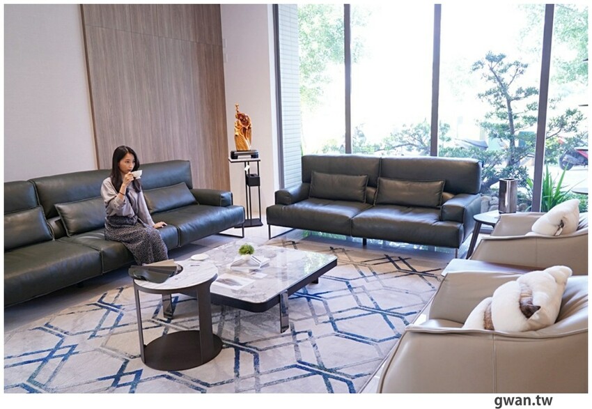 台中獨棟超美家具店，據說天王家裡也有同款沙發，除了好停車還有免費下午茶！