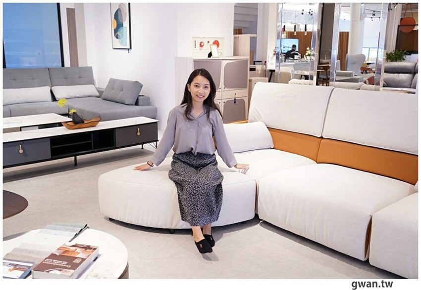 台中獨棟超美家具店，據說天王家裡也有同款沙發，除了好停車還有免費下午茶！