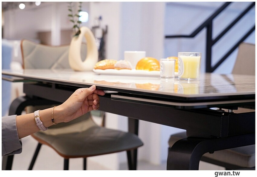 台中獨棟超美家具店，據說天王家裡也有同款沙發，除了好停車還有免費下午茶！