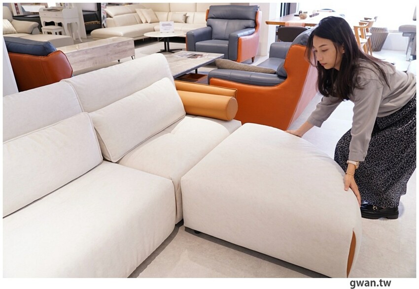 台中獨棟超美家具店，據說天王家裡也有同款沙發，除了好停車還有免費下午茶！