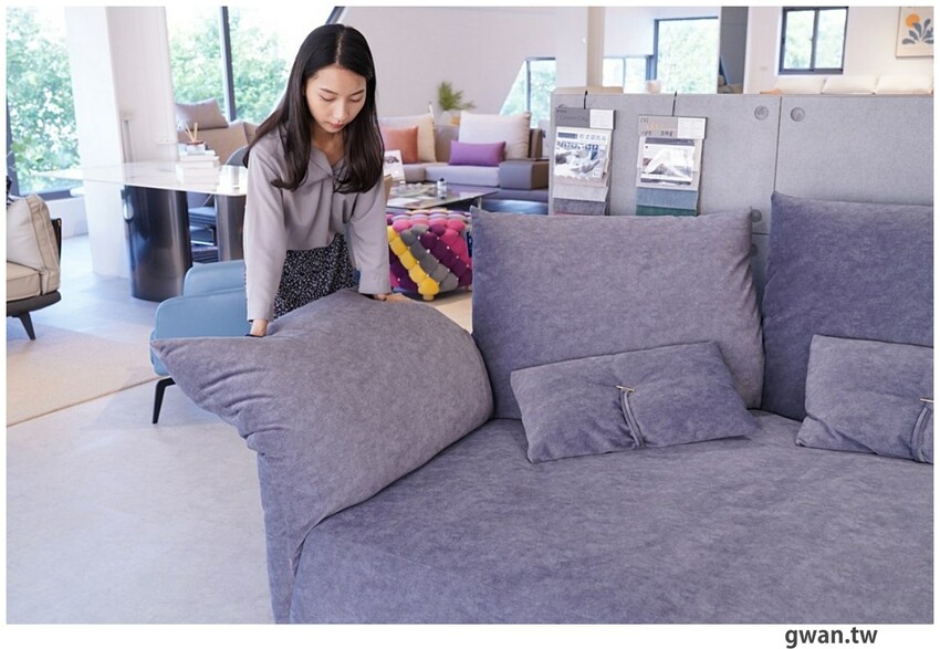 台中獨棟超美家具店，據說天王家裡也有同款沙發，除了好停車還有免費下午茶！