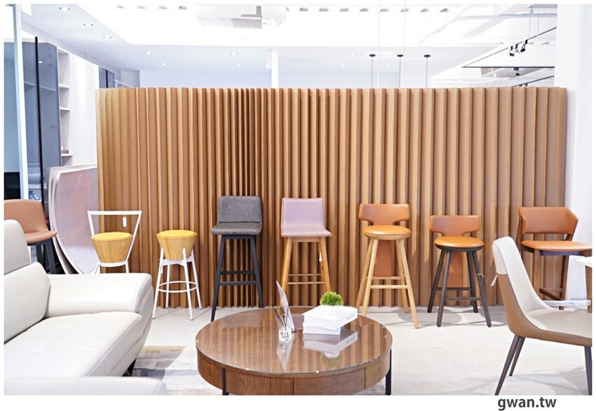 台中獨棟超美家具店，據說天王家裡也有同款沙發，除了好停車還有免費下午茶！