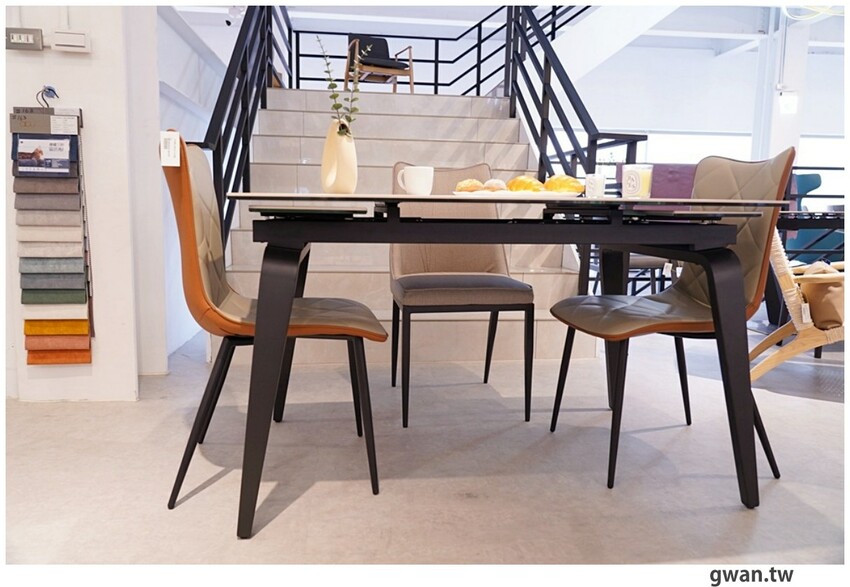 台中獨棟超美家具店，據說天王家裡也有同款沙發，除了好停車還有免費下午茶！