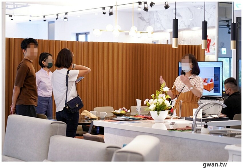 台中獨棟超美家具店，據說天王家裡也有同款沙發，除了好停車還有免費下午茶！