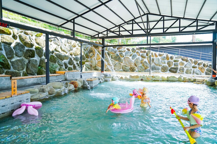 【台南白河|景點】虎山渡假村。全新開幕,日式氛圍泡湯,多種大眾池以及湯屋包廂,喜馬拉雅鹽盤浴超推薦