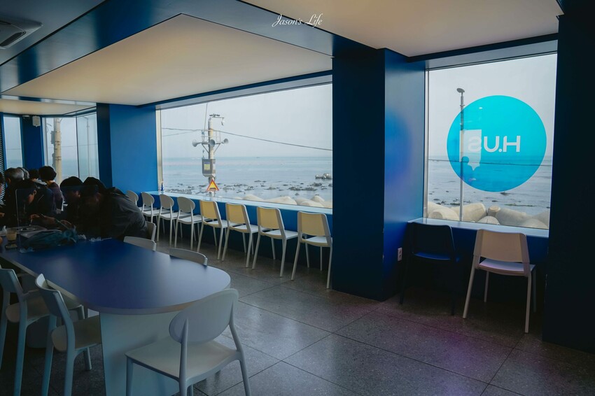 【韓國釜山｜美食】H.US Coffee。青沙浦咖啡廳推薦，坐完膠囊列車後適合來這看海喝咖啡