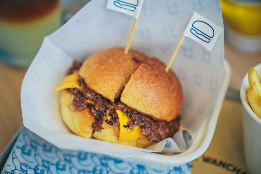 【澳門｜美食】漢寶(Honbo)。葡京人酒店餐廳推薦，香港前十大最佳漢堡，整隻軟殼蟹塞進漢堡裡