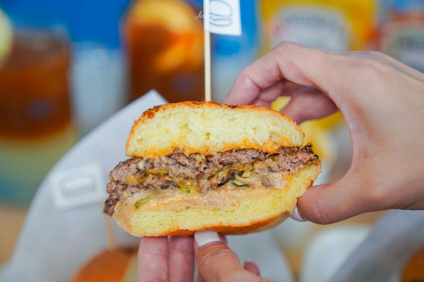 【澳門｜美食】漢寶(Honbo)。葡京人酒店餐廳推薦，香港前十大最佳漢堡，整隻軟殼蟹塞進漢堡裡