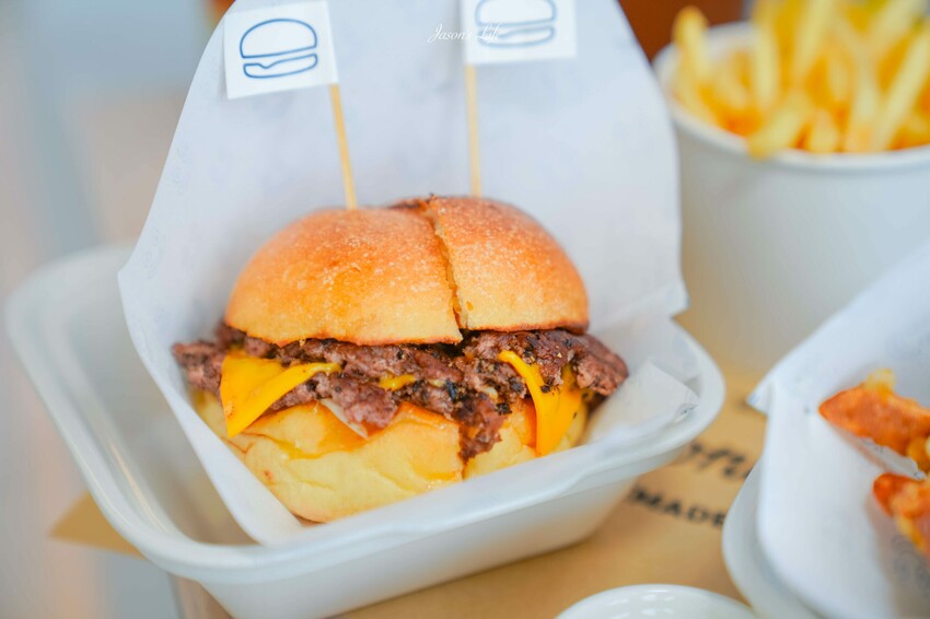 【澳門｜美食】漢寶(Honbo)。葡京人酒店餐廳推薦，香港前十大最佳漢堡，整隻軟殼蟹塞進漢堡裡