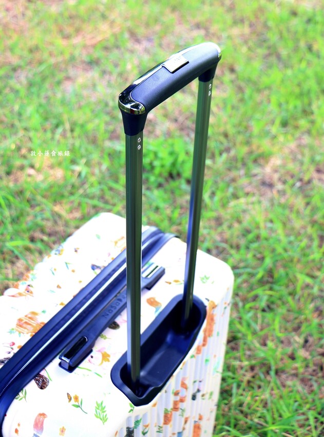 德國NaSaDen納莎登行李箱‧新無憂系列羽量拉鍊箱，360度超靜音萬向輪，輕巧、方便又時尚 - 敦 小 蓮の食旅錄