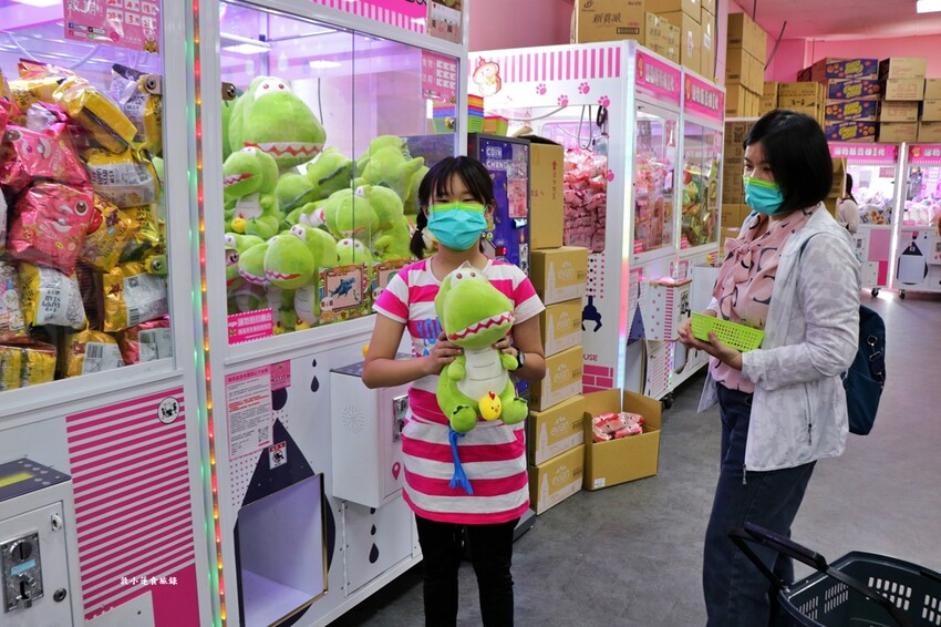 優品娃娃親子樂園 鳳山店‧24小時不間斷營業,好抓、好玩、好停車,更是寵物友善空間,另設親子放電遊戲區 - 敦 小 蓮の食旅錄