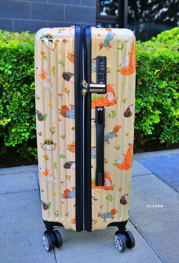 德國NaSaDen納莎登行李箱‧新無憂系列羽量拉鍊箱，360度超靜音萬向輪，輕巧、方便又時尚 - 敦 小 蓮の食旅錄