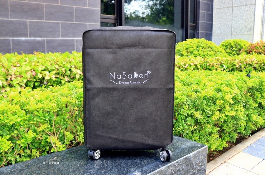 德國NaSaDen納莎登行李箱‧新無憂系列羽量拉鍊箱，360度超靜音萬向輪，輕巧、方便又時尚 - 敦 小 蓮の食旅錄