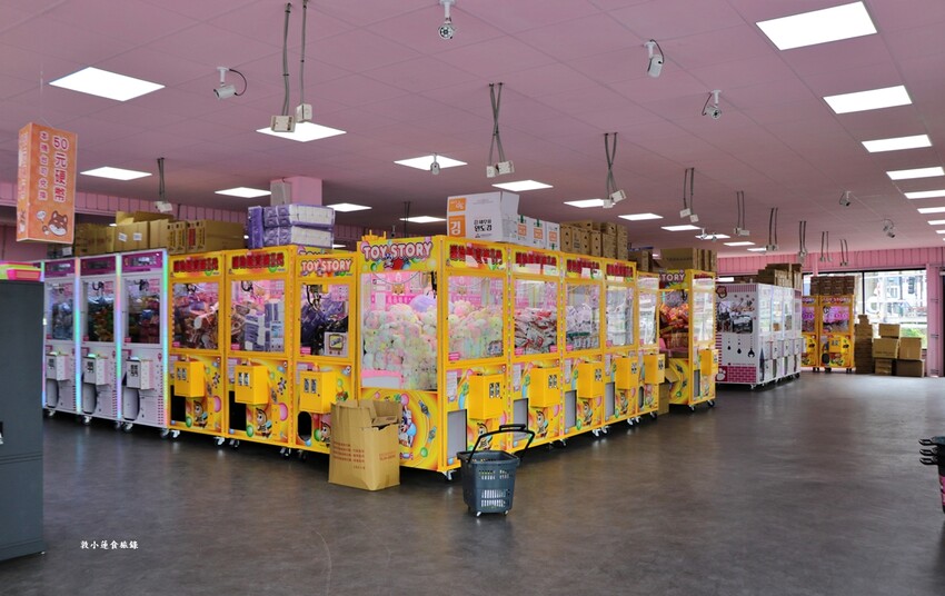 優品娃娃親子樂園 鳳山店‧24小時不間斷營業,好抓、好玩、好停車,更是寵物友善空間,另設親子放電遊戲區 - 敦 小 蓮の食旅錄