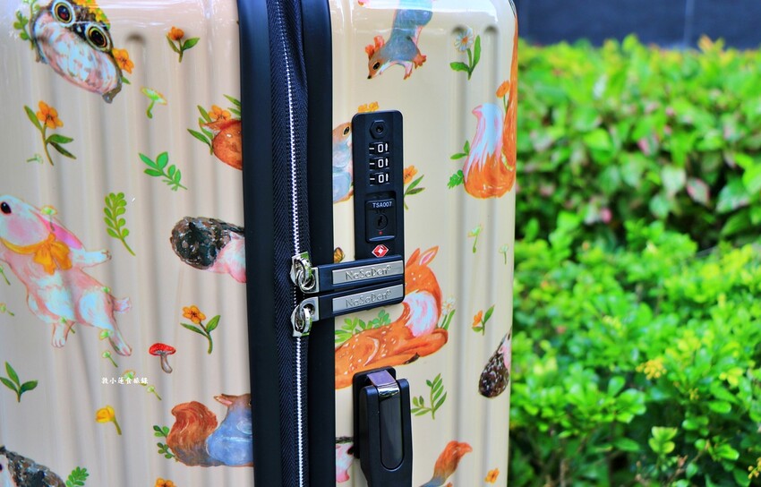 德國NaSaDen納莎登行李箱‧新無憂系列羽量拉鍊箱，360度超靜音萬向輪，輕巧、方便又時尚 - 敦 小 蓮の食旅錄