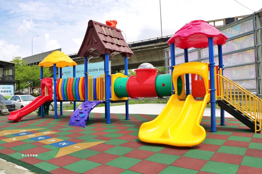 優品娃娃親子樂園 鳳山店‧24小時不間斷營業,好抓、好玩、好停車,更是寵物友善空間,另設親子放電遊戲區 - 敦 小 蓮の食旅錄