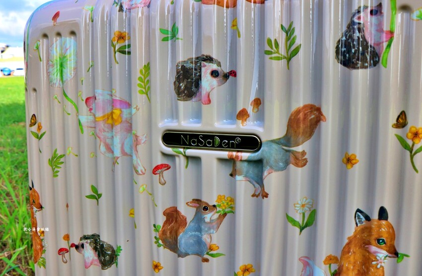 德國NaSaDen納莎登行李箱‧新無憂系列羽量拉鍊箱，360度超靜音萬向輪，輕巧、方便又時尚 - 敦 小 蓮の食旅錄