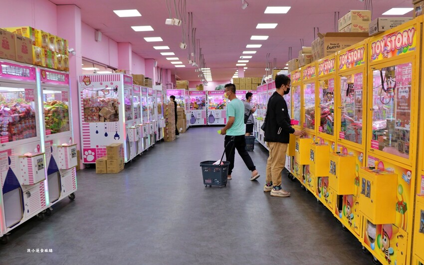 優品娃娃親子樂園 鳳山店‧24小時不間斷營業,好抓、好玩、好停車,更是寵物友善空間,另設親子放電遊戲區 - 敦 小 蓮の食旅錄