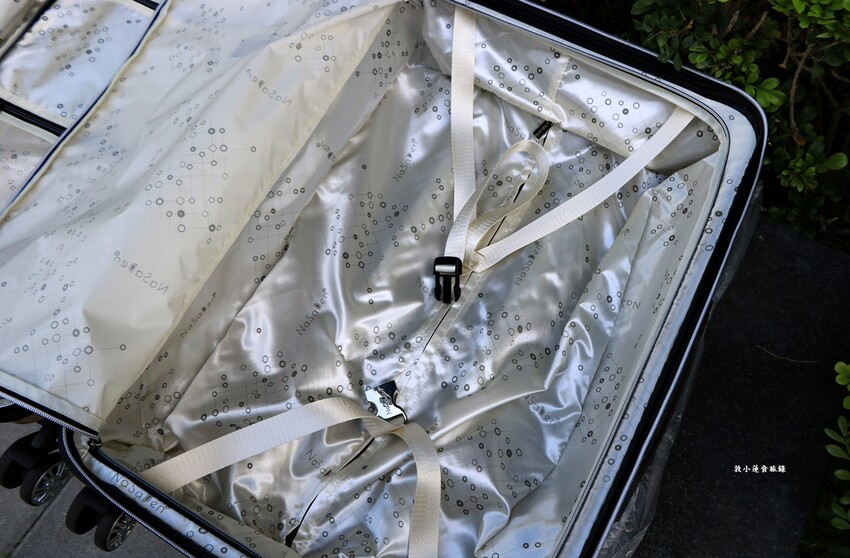 德國NaSaDen納莎登行李箱‧新無憂系列羽量拉鍊箱，360度超靜音萬向輪，輕巧、方便又時尚 - 敦 小 蓮の食旅錄