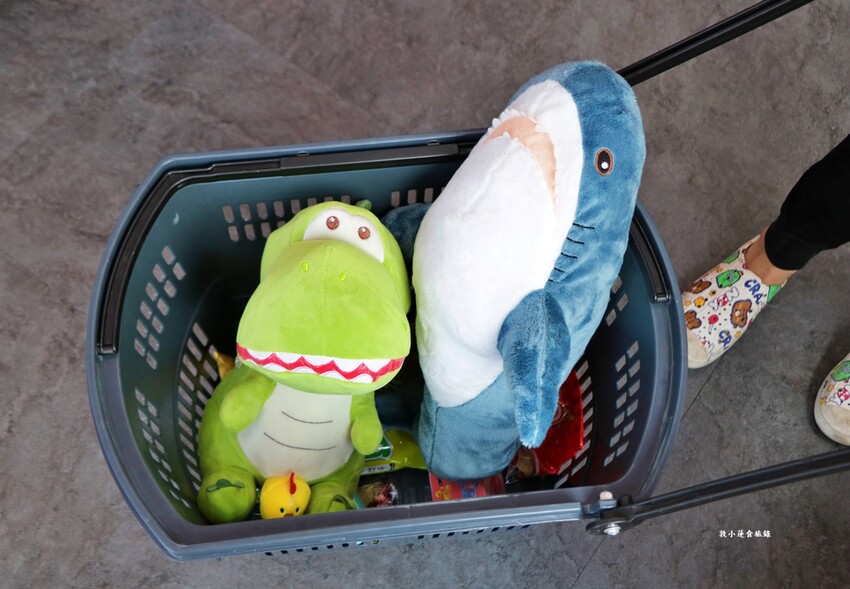 優品娃娃親子樂園 鳳山店‧24小時不間斷營業,好抓、好玩、好停車,更是寵物友善空間,另設親子放電遊戲區 - 敦 小 蓮の食旅錄