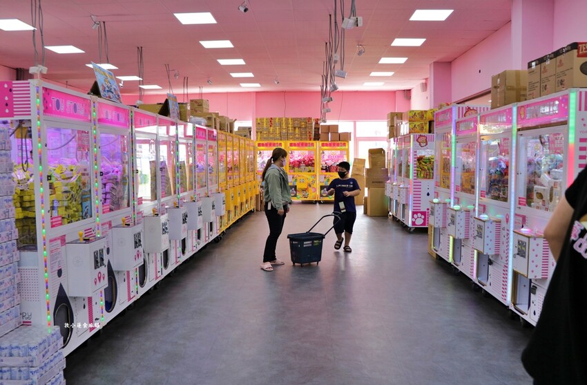 優品娃娃親子樂園 鳳山店‧24小時不間斷營業,好抓、好玩、好停車,更是寵物友善空間,另設親子放電遊戲區 - 敦 小 蓮の食旅錄
