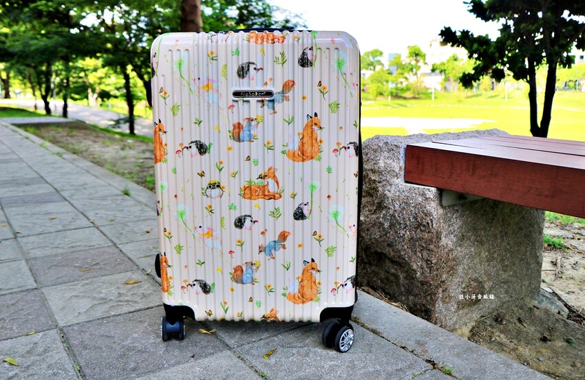 德國NaSaDen納莎登行李箱‧新無憂系列羽量拉鍊箱，360度超靜音萬向輪，輕巧、方便又時尚 - 敦 小 蓮の食旅錄