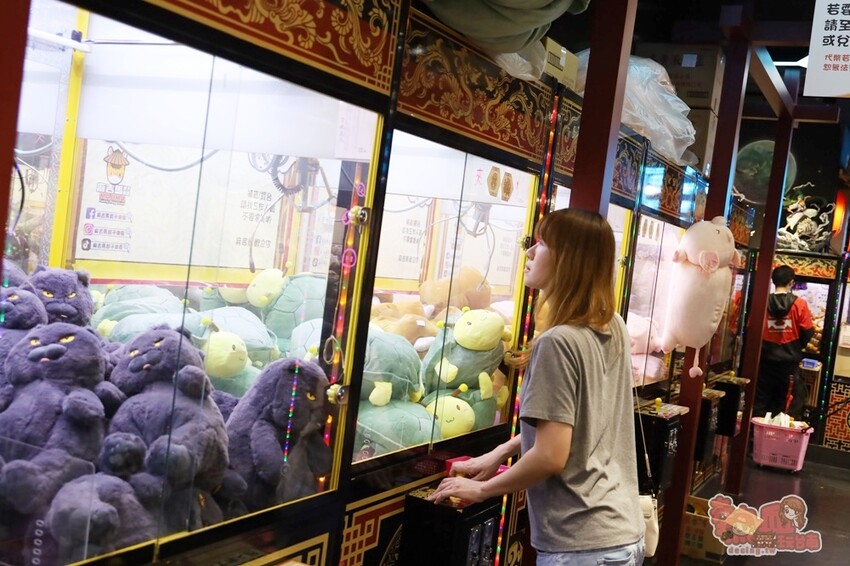 【台南娃娃機】麻吉馬親子樂園！新型態親子樂園，韓式拍貼機、旋轉木馬和花式棉花糖，還有上百台娃娃機一次玩到底~ - 熱血玩台南。跳躍新世界