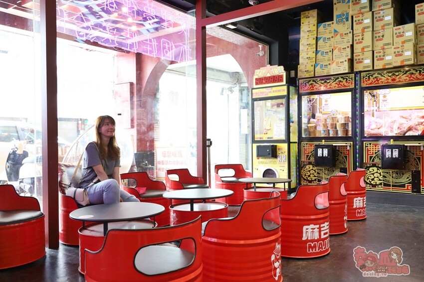 【台南娃娃機】麻吉馬親子樂園！新型態親子樂園，韓式拍貼機、旋轉木馬和花式棉花糖，還有上百台娃娃機一次玩到底~ - 熱血玩台南。跳躍新世界