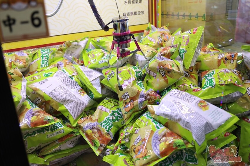 【台南娃娃機】麻吉馬親子樂園！新型態親子樂園，韓式拍貼機、旋轉木馬和花式棉花糖，還有上百台娃娃機一次玩到底~ - 熱血玩台南。跳躍新世界