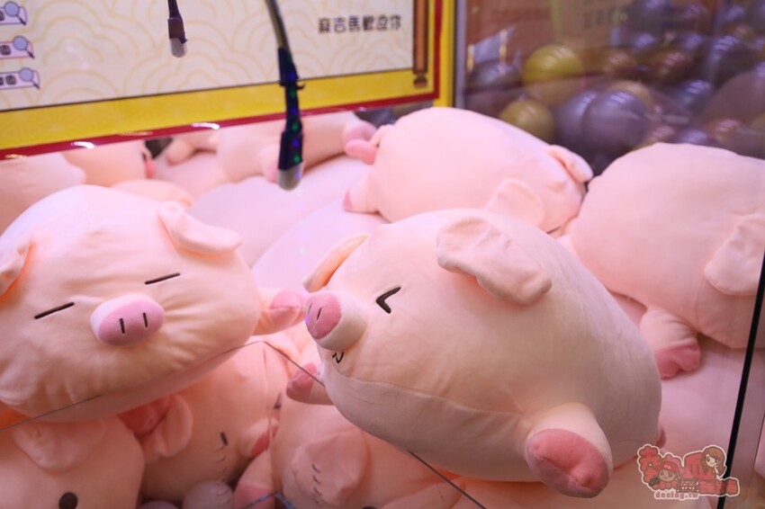 【台南娃娃機】麻吉馬親子樂園！新型態親子樂園，韓式拍貼機、旋轉木馬和花式棉花糖，還有上百台娃娃機一次玩到底~ - 熱血玩台南。跳躍新世界